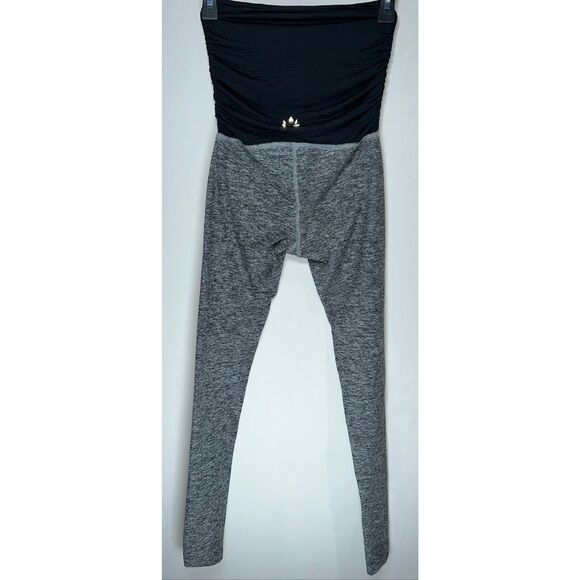Beyond the Bump by Beyond Yoga maternity leggings size XS - Picture 2 of 4